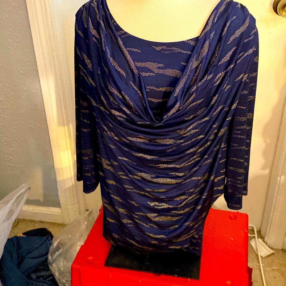 Dress barn woman’s 1X cowl neck top. Ruffled all the way down